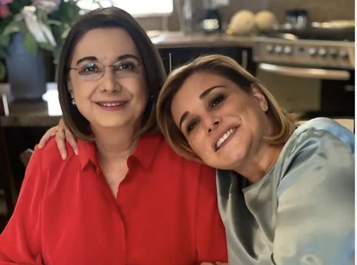 Su Madre Si La Quiere Mucho